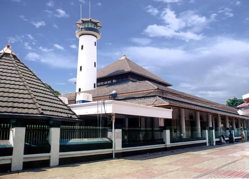 Graha Teras Syariah Hotel Surabaya Exterior foto